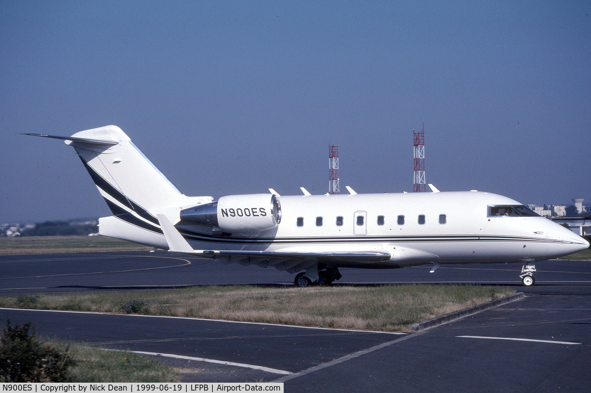 N900ES, 1998 Canadair Challenger 604 (CL-600-2B16) C/N 5381, LFPB