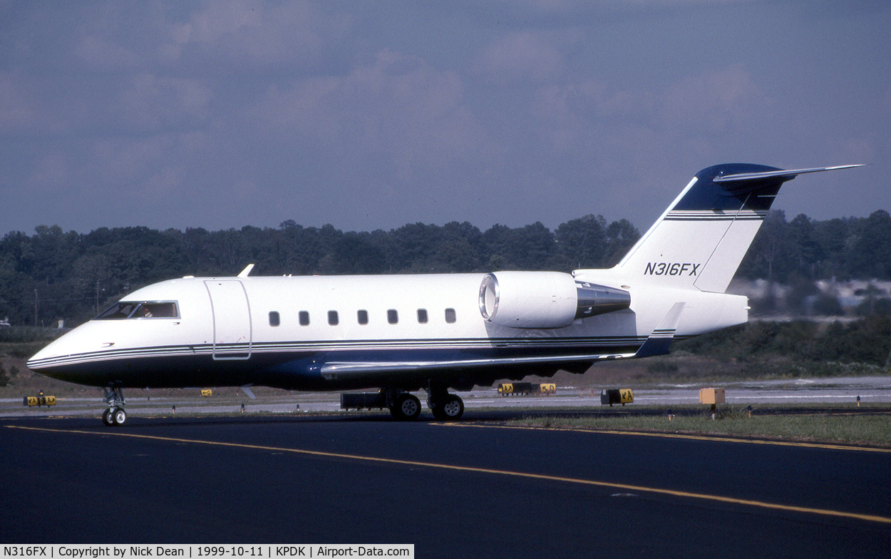 N316FX, 1998 Bombardier Challenger 604 (CL-600-2B16) C/N 5387, KPDK