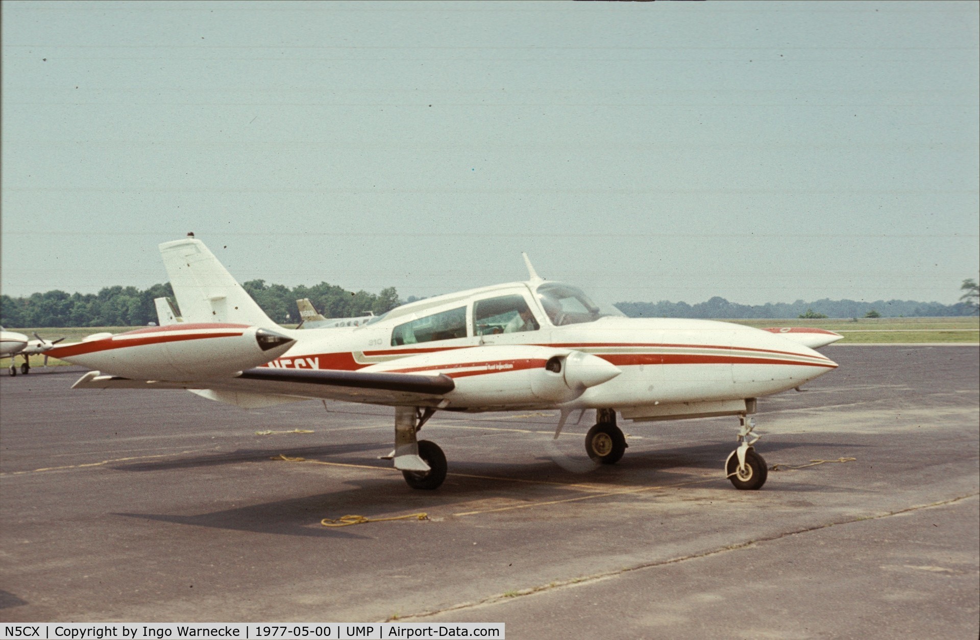N5CX, 1975 Cessna 310R C/N 310R0224, Cessna 310R at Indianapolis Metropolitan Airport