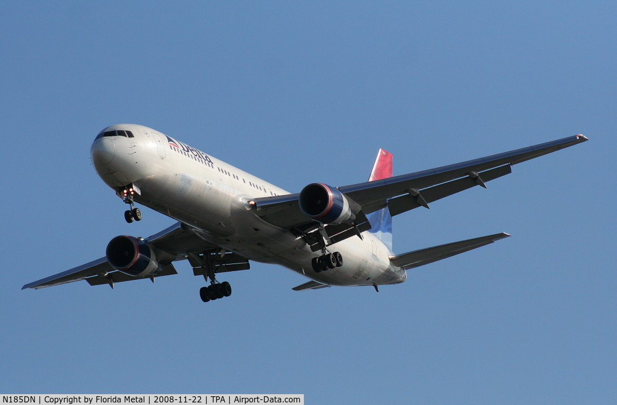 N185DN, 1995 Boeing 767-332 C/N 27961, Delta 767-300