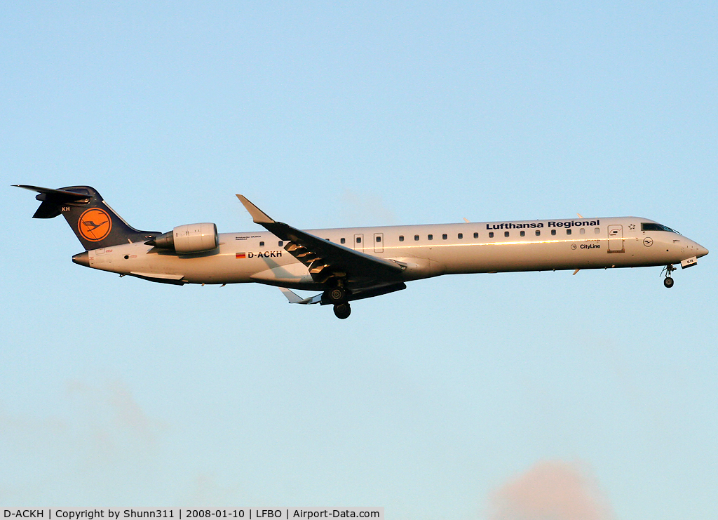D-ACKH, 2006 Bombardier CRJ-900LR (CL-600-2D24) C/N 15085, Landing rwy 14R