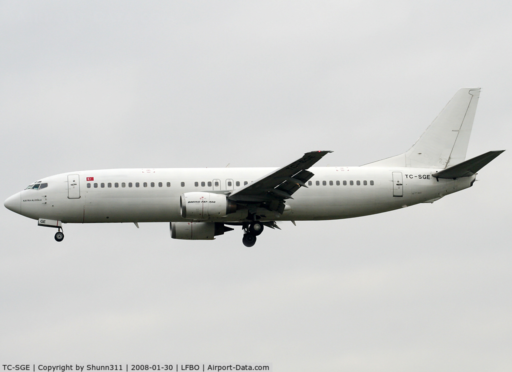 TC-SGE, 1997 Boeing 737-48E C/N 25775, Landing rwy 32L