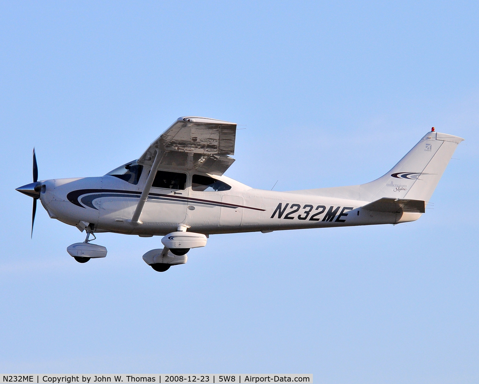 N232ME, 2000 Cessna 182S Skylane C/N 18280749, Departing runway 4