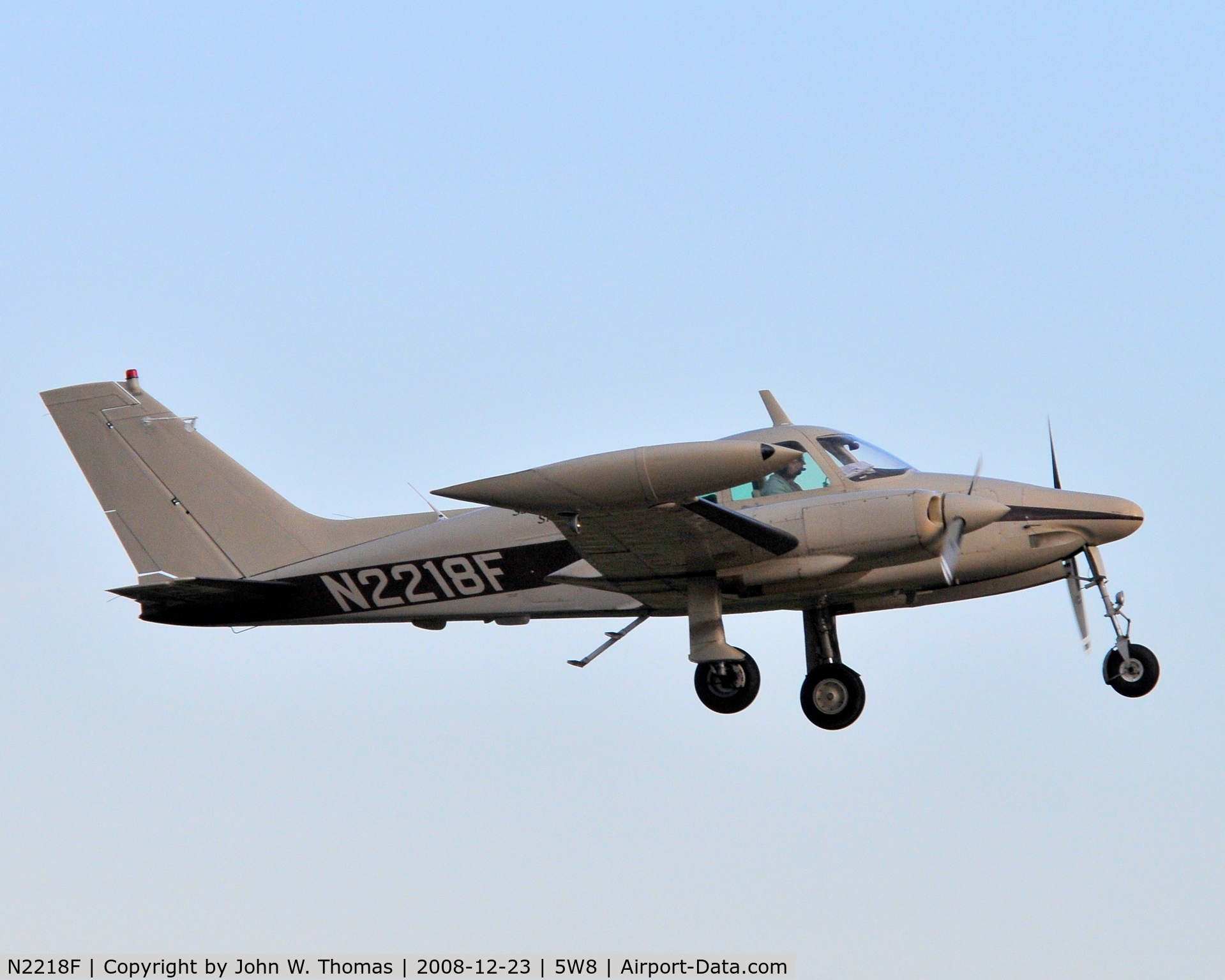 N2218F, 1966 Cessna 310L C/N 310L-0018, Departing runway 22