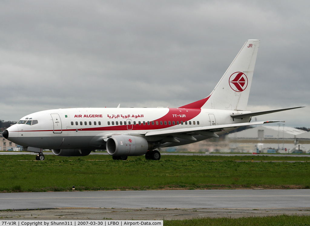 7T-VJR, 2002 Boeing 737-6D6 C/N 30545, Rolling holding point rwy 32R for departure...
