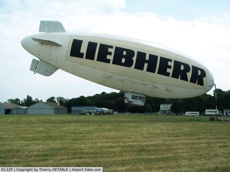 N12ZP, 1996 American Blimp Corp A-60+ C/N 012, At Meaux Esbly Airport after PARIS AIRSHOW 2001