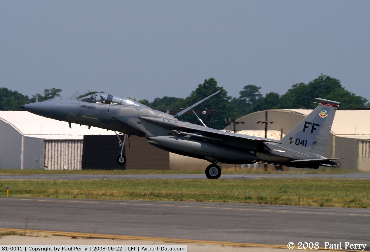 81-0041, 1981 McDonnell Douglas F-15C Eagle C/N 0789/C224, Aero-braking at it's finest