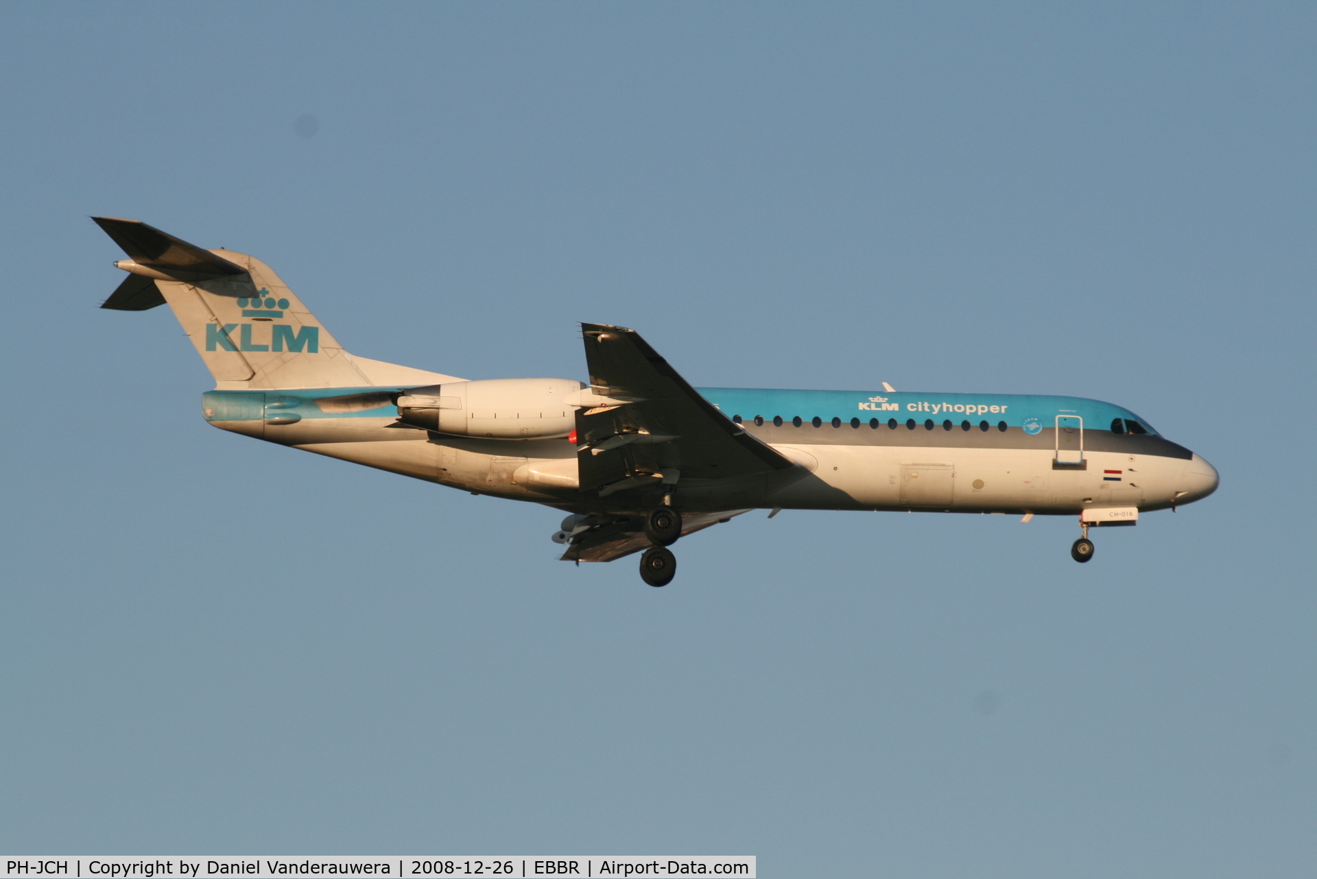 PH-JCH, 1994 Fokker 70 (F-28-0070) C/N 11528, flight KL1723 is descending to rwy 02