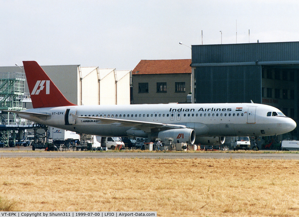 VT-EPK, 1989 Airbus A320-231 C/N 058, On maintenance at Air France facility