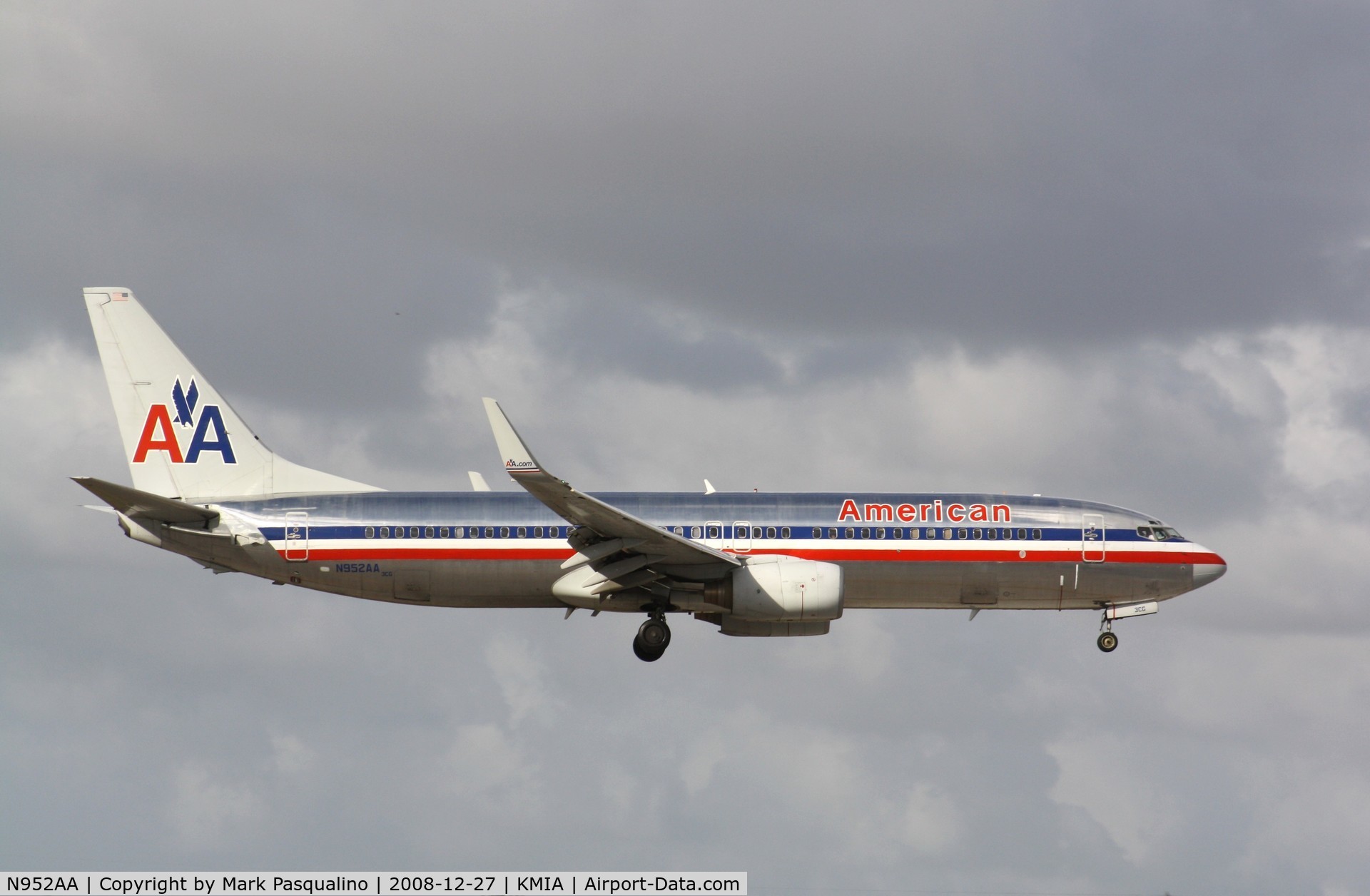 N952AA, 2000 Boeing 737-823 C/N 30088, Boeing 737-800