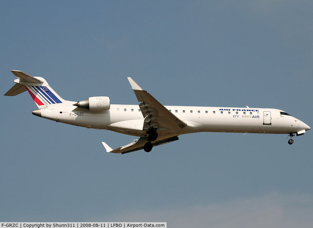 F-GRZC, 2001 Canadair CRJ-702 (CL-600-2C10) Regional Jet C/N 10008, Landing rwy 14R