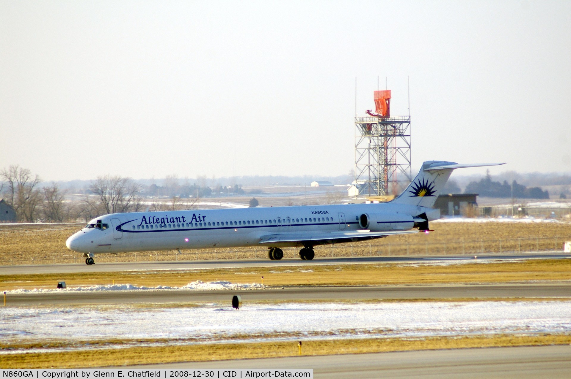 N860GA, 1989 McDonnell Douglas MD-83 (DC-9-83) C/N 49786, Outback Bowl charter arriving on runway 9
