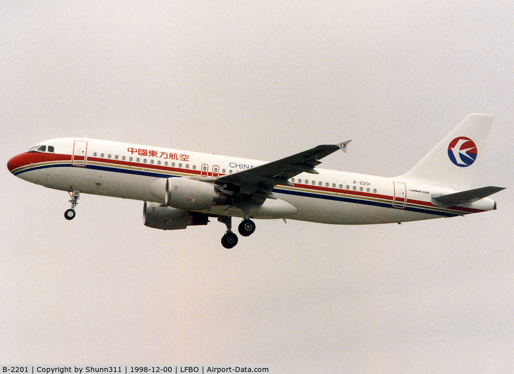 B-2201, 1998 Airbus A320-214 C/N 0914, Take off rwy 33L as delivery flight...