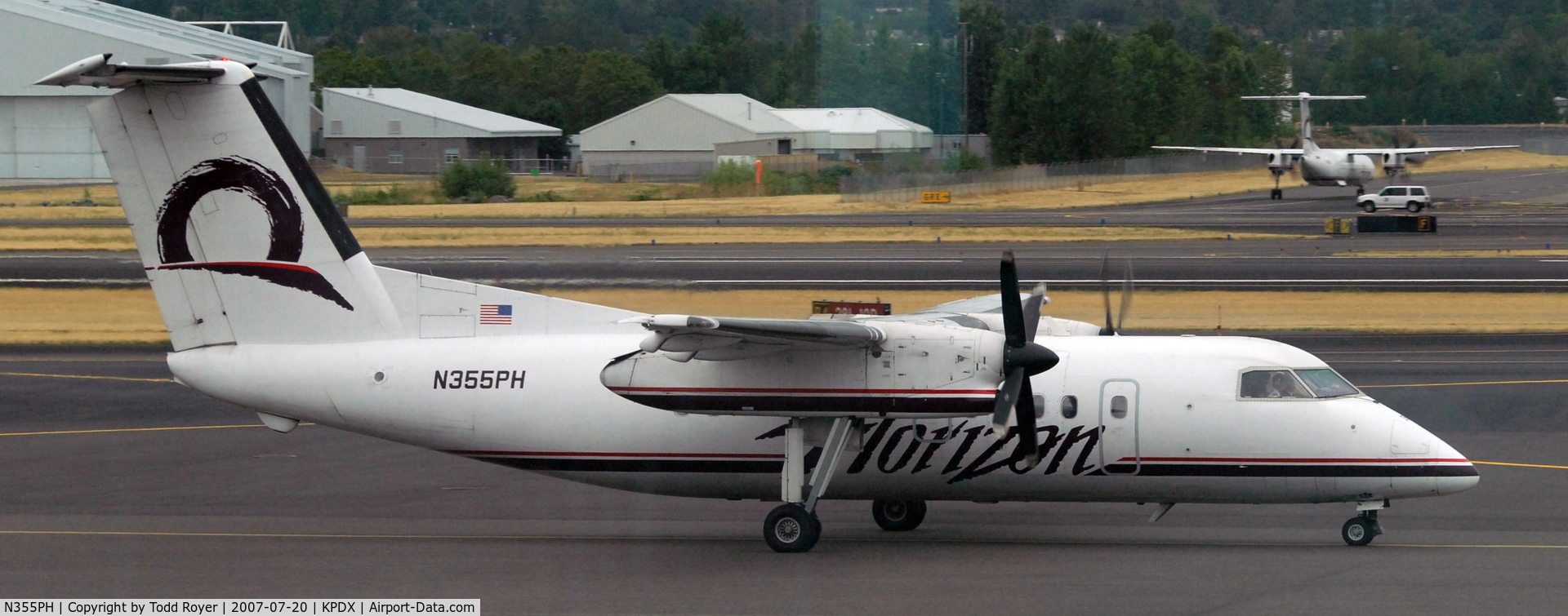 N355PH, 1997 De Havilland Canada DHC-8/Q200 Dash 8 C/N 500, Taxi for departure