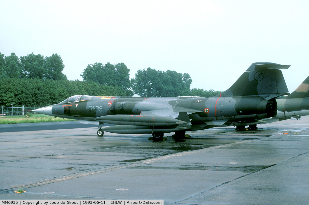 MM6935, Aeritalia F-104S-ASA-M Starfighter C/N 1235, For the 50st anniversary of 322 Sqn RNlAF some Starfighter units were invited. The Italian and Turkish AF sent two starfighters to Leeuwarden.