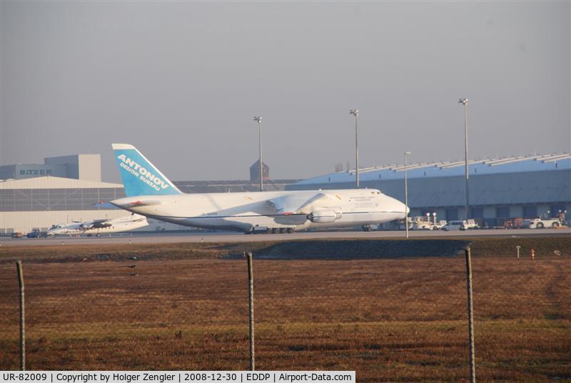 UR-82009, 1987 Antonov An-124-100M-150 Ruslan C/N 19530501007, The light-blue one