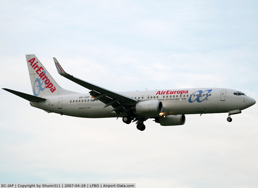 EC-JAP, 2004 Boeing 737-85P C/N 33971, Landing rwy 14R