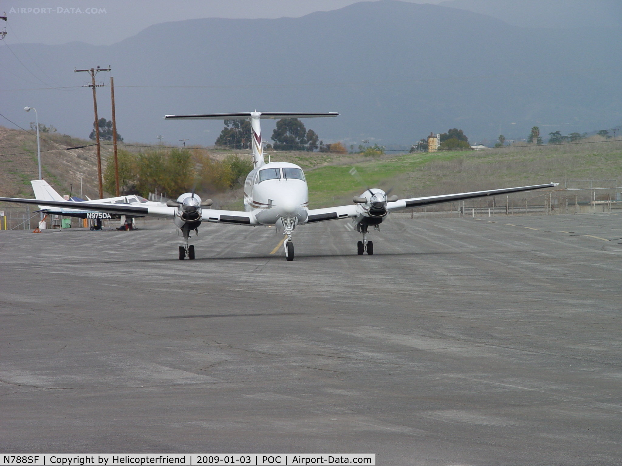 N788SF, Raytheon Aircraft Company B200 C/N BB-1857, Leaving parking area heading to taxiway