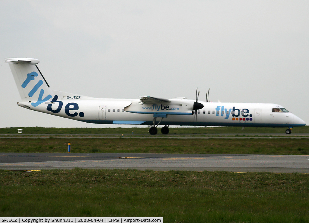 G-JECZ, 2007 De Havilland Canada DHC-8-402Q Dash 8 C/N 4179, Rolling to the terminal...