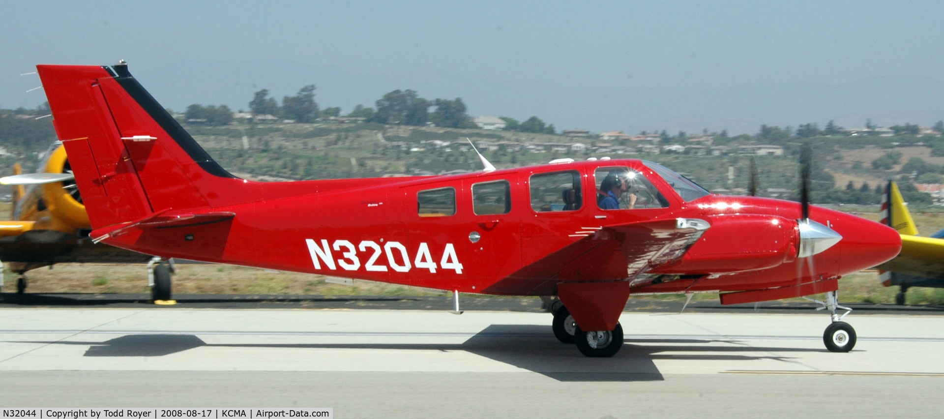 N32044, 2008 Hawker Beechcraft Corp G58 Baron C/N TH-2224, Camarillo Airshow 2008