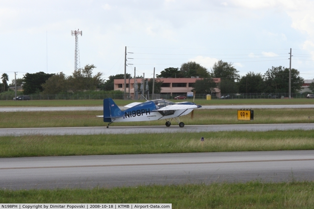 N198PH, Rans S-10 Sakota C/N 0490098, Taxiing to 9R for takeoff