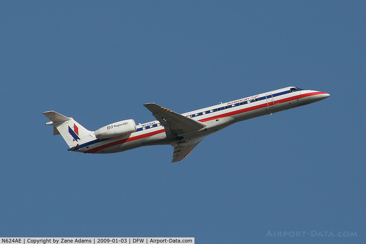 N624AE, 1999 Embraer ERJ-145LR (EMB-145LR) C/N 145111, American Eagle departing DFW