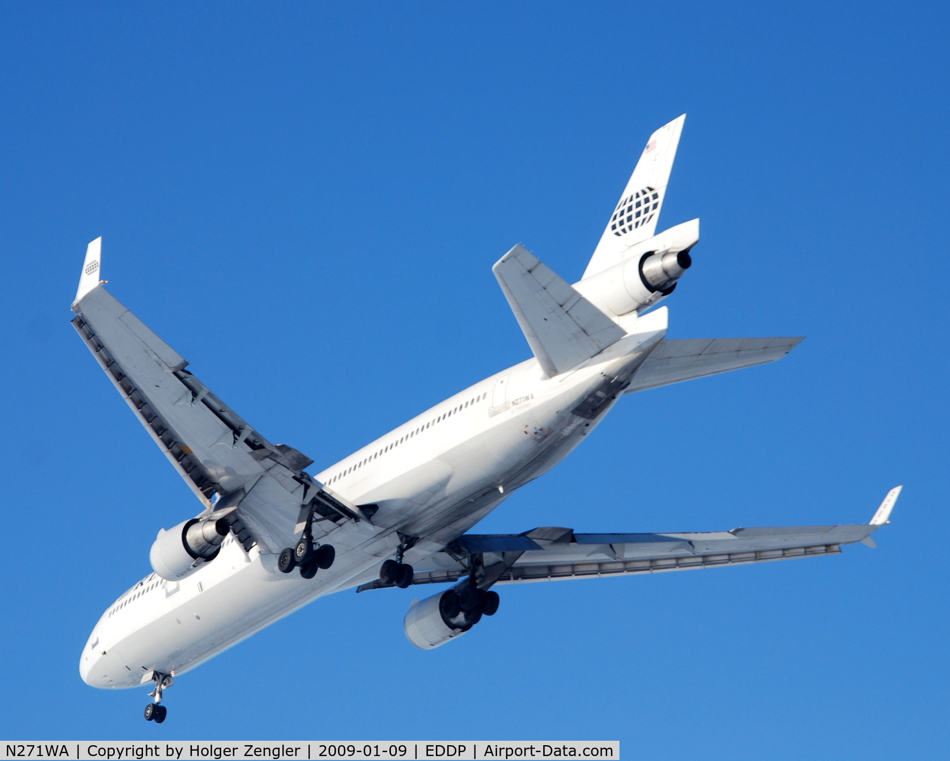 N271WA, 1992 McDonnell Douglas MD-11 C/N 48518, Government issue still on the way to transfer room