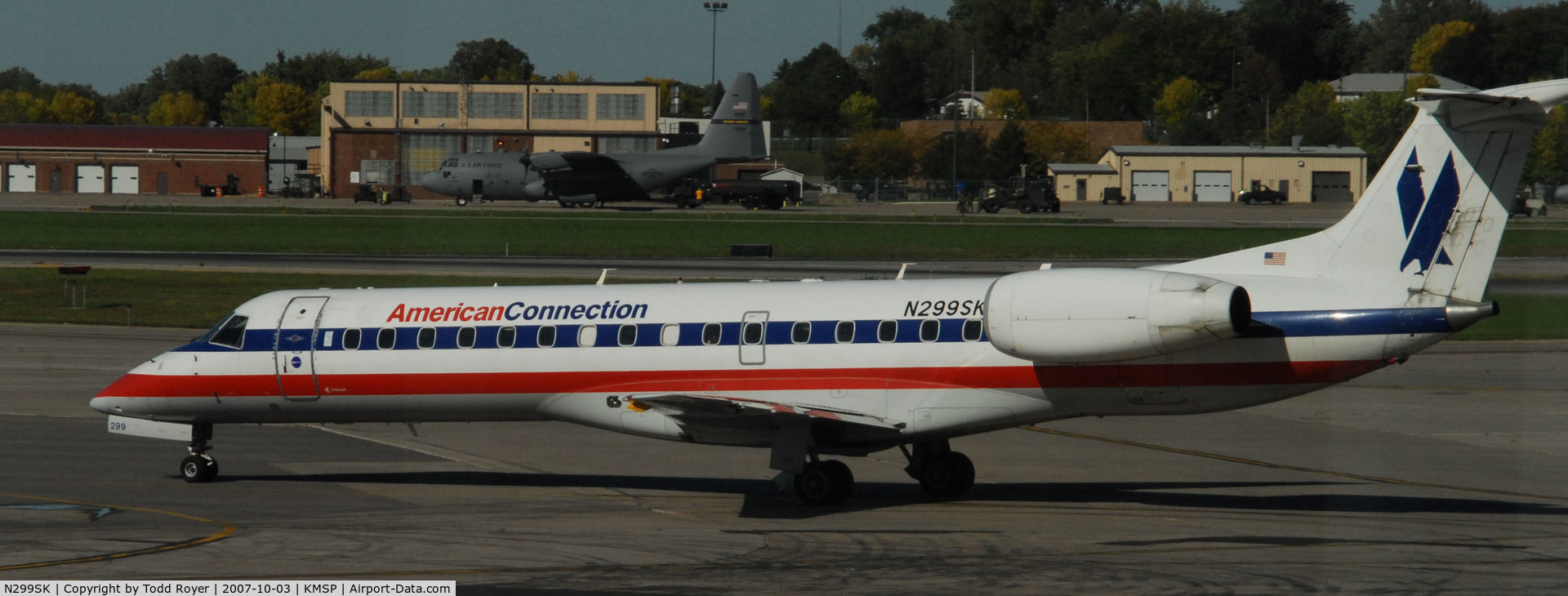 N299SK, 2001 Embraer ERJ-140LR (EMB-135KL) C/N 145532, Taxi for departure