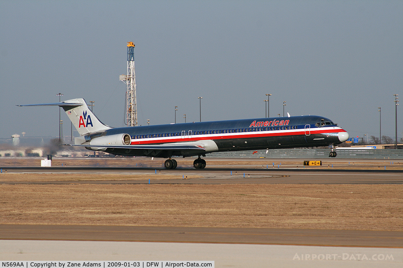 N569AA, 1987 McDonnell Douglas MD-83 (DC-9-83) C/N 49351, American Airlines MD-80 at DFW