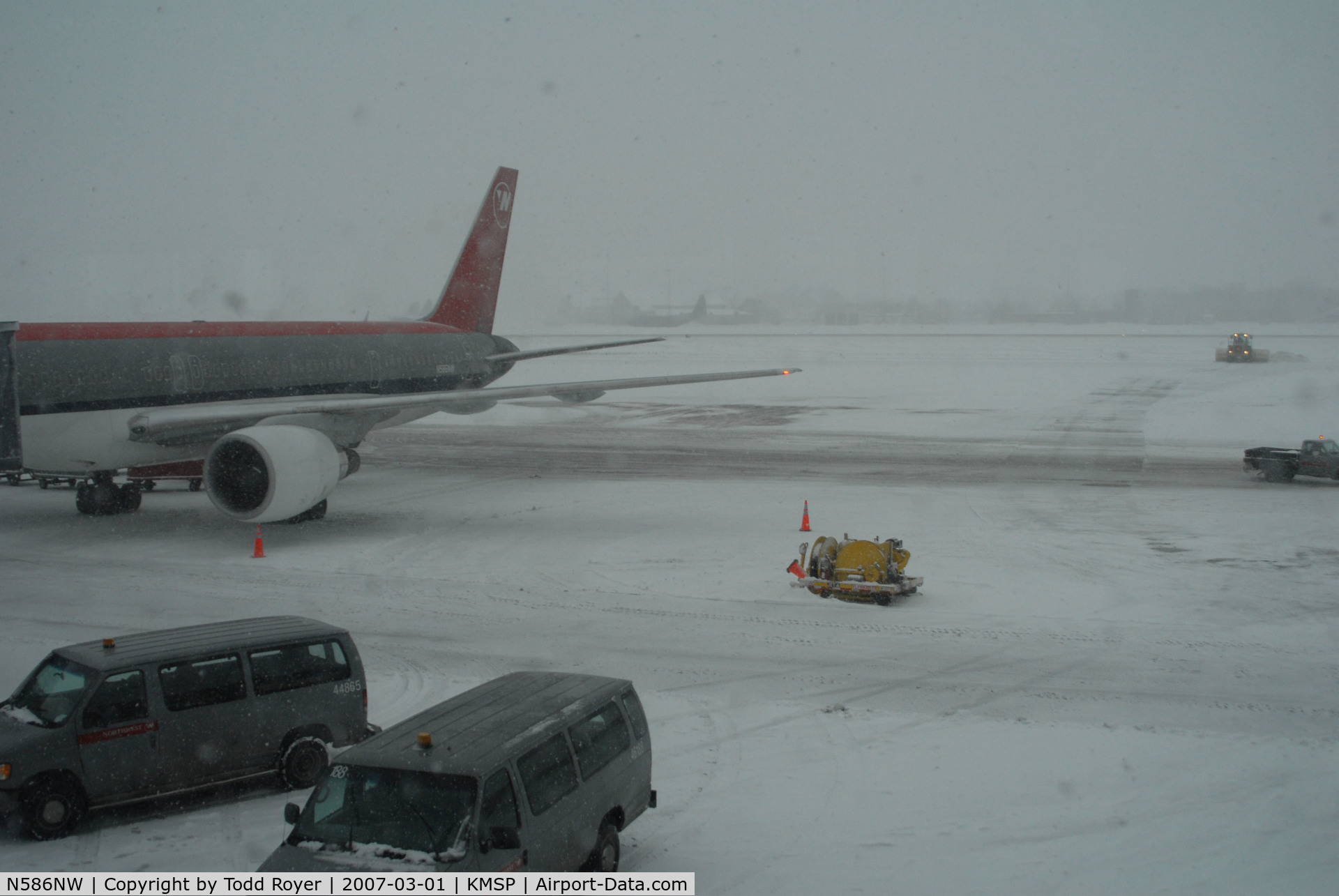 N586NW, 2002 Boeing 757-351 C/N 32987, Not going anywhere for a while