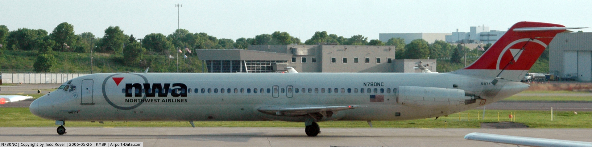 N780NC, 1979 McDonnell Douglas DC-9-51 C/N 48102, Taxi to gate