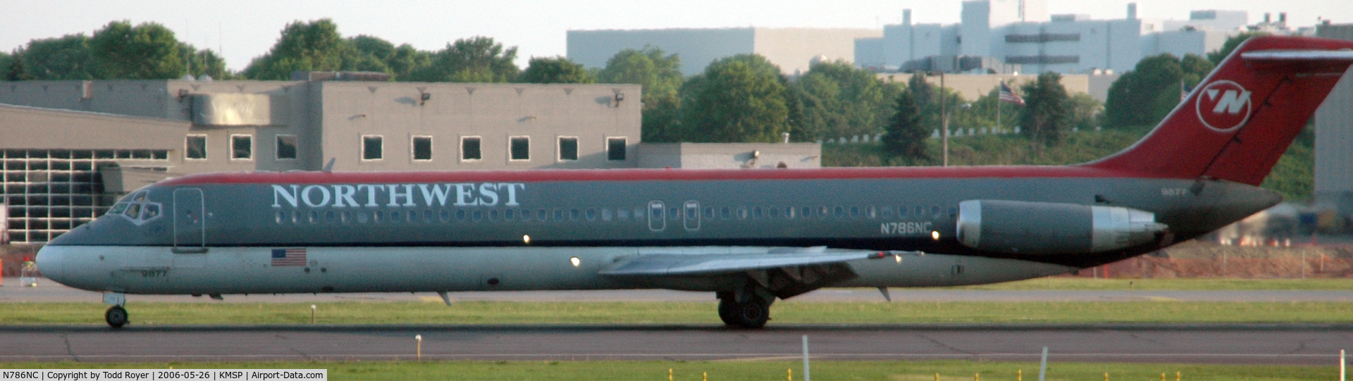 N786NC, 1980 McDonnell Douglas DC-9-51 C/N 48148, Landing Runway 12R at MSP