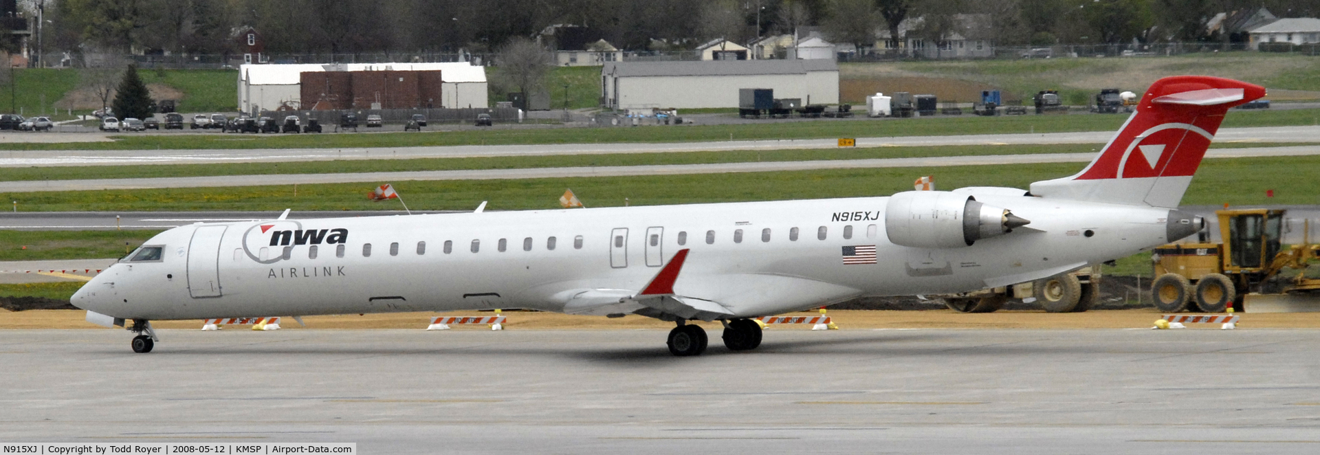 N915XJ, 2007 Bombardier CRJ-900ER (CL-600-2D24) C/N 15150, Taxi for departure
