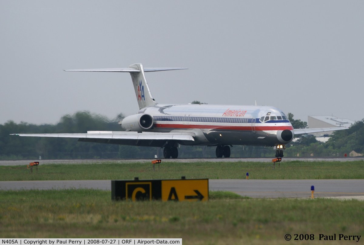 N405A, 1986 McDonnell Douglas MD-82 (DC-9-82) C/N 49316, Slowing her down for the taxi turnoff