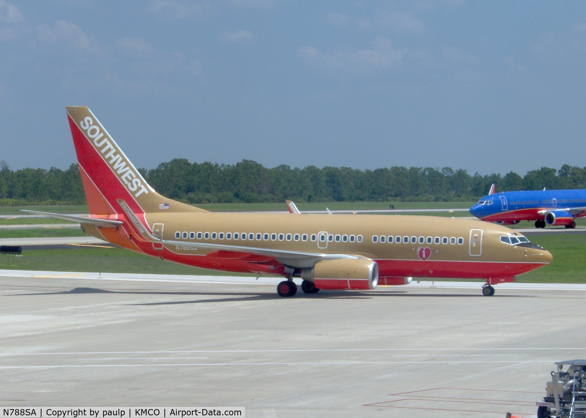 N788SA, 2000 Boeing 737-7H4 C/N 30603, A couple of 737s taxiing to the gate after landing at Orlando.