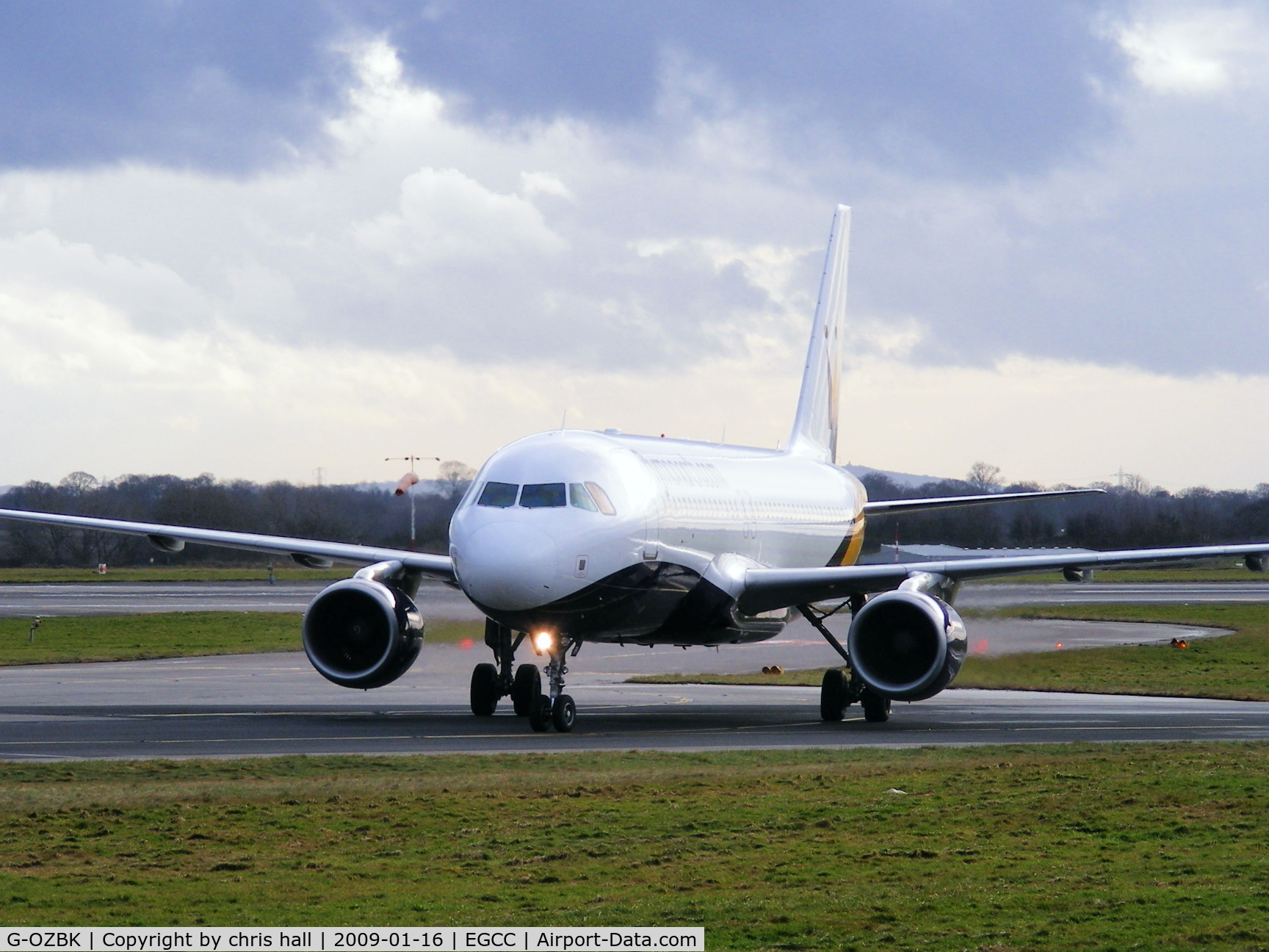 G-OZBK, 2000 Airbus A320-214 C/N 1370, Monarch