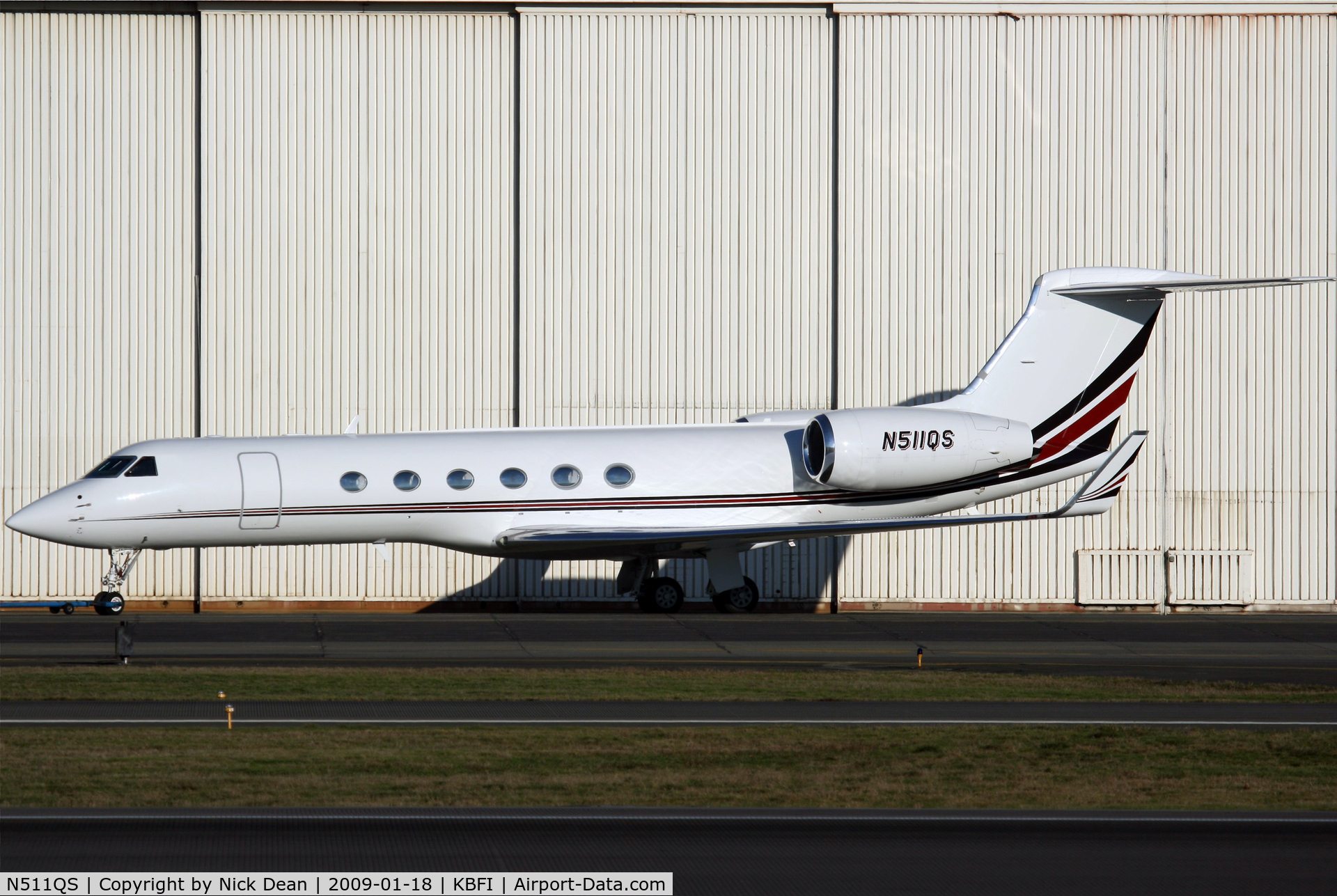 N511QS, 2001 Gulfstream Aerospace G-V C/N 647, KBFI