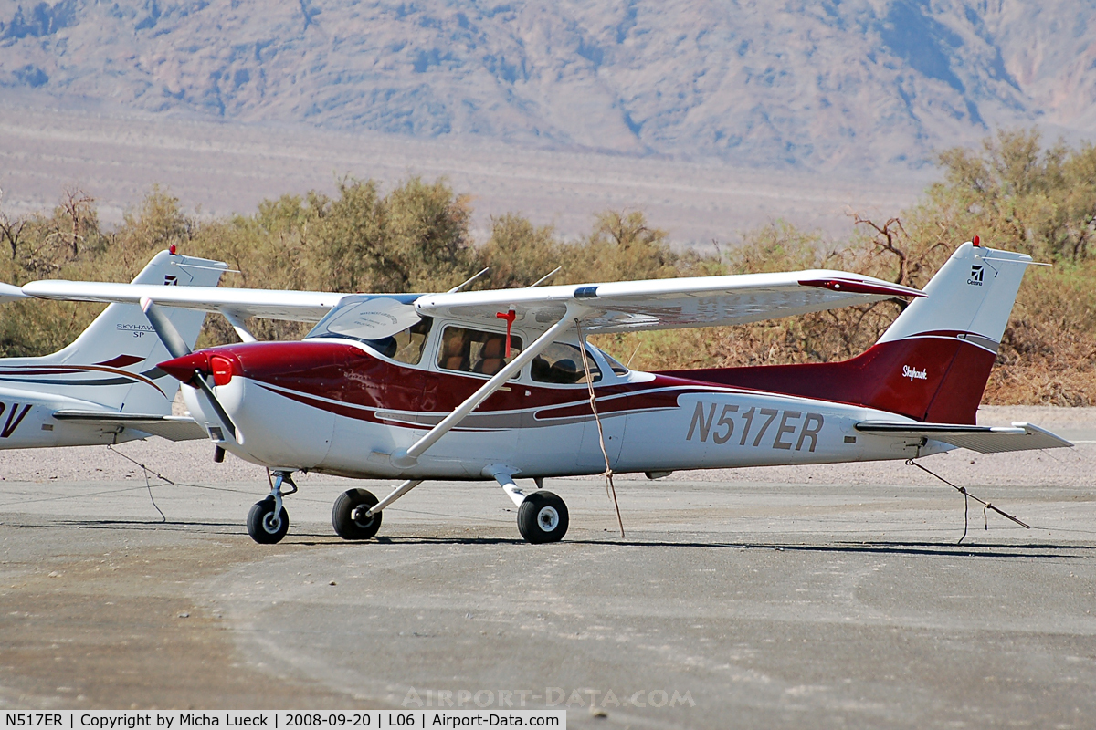 N517ER, 2001 Cessna 172S C/N 172S8921, At Death Valley