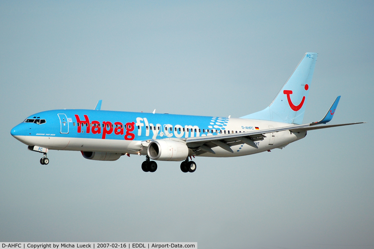 D-AHFC, 1998 Boeing 737-8K5 C/N 27977, On short finals at DUS