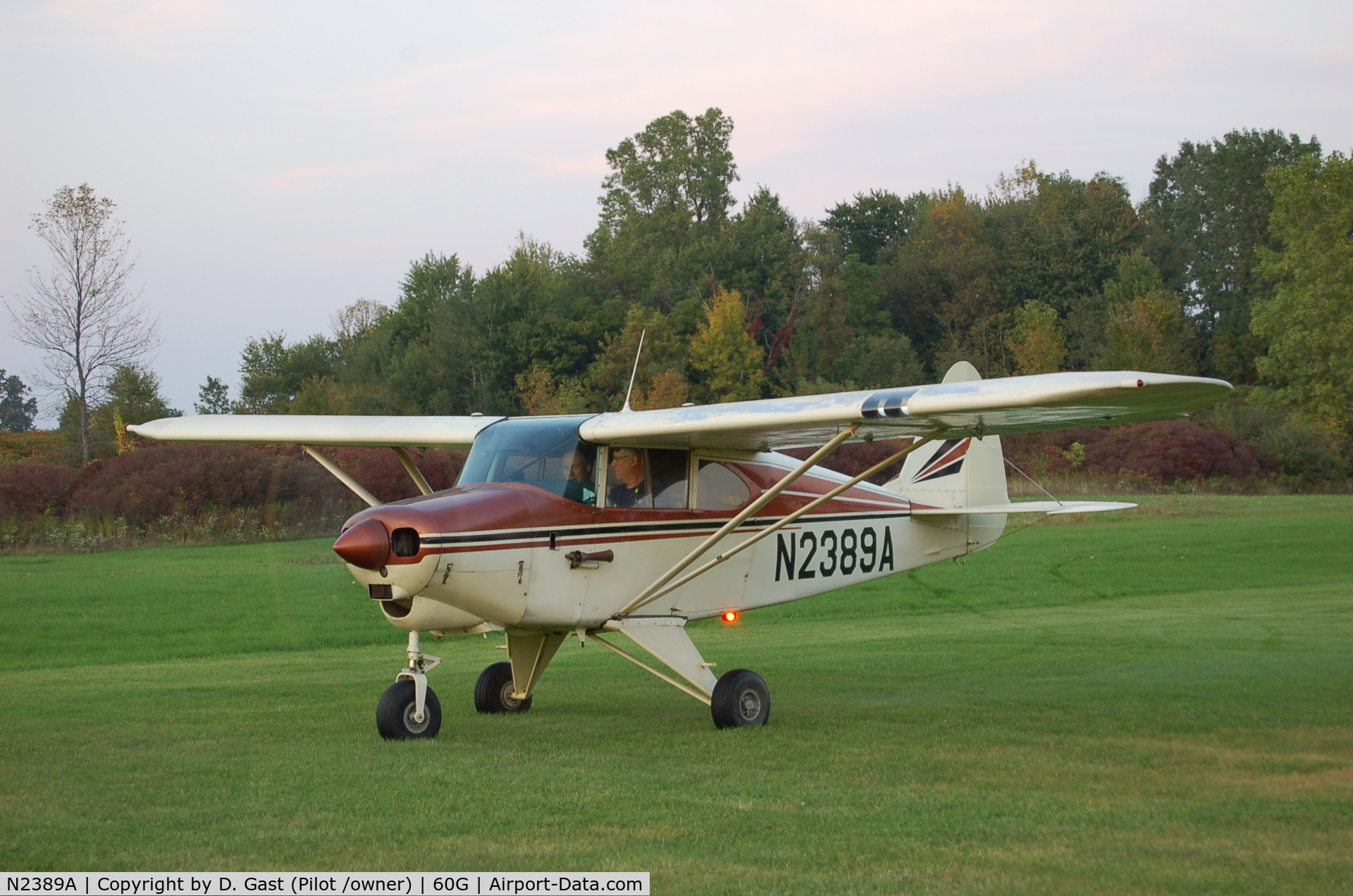 N2389A, 1952 Piper PA-22-135 Tri-Pacer C/N 22-754, Metalized Tri Pacer - Back-taxi at 06G