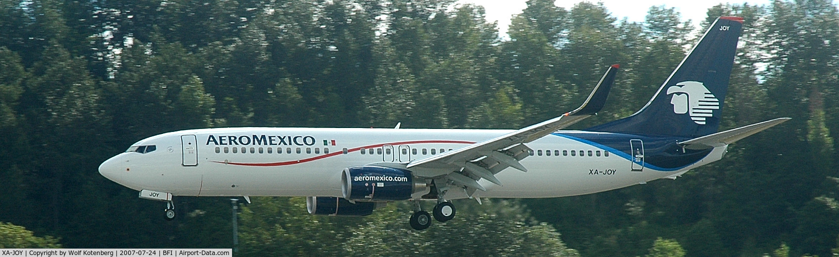 XA-JOY, 2007 Boeing 737-852 C/N 35121-2327, final at BFI