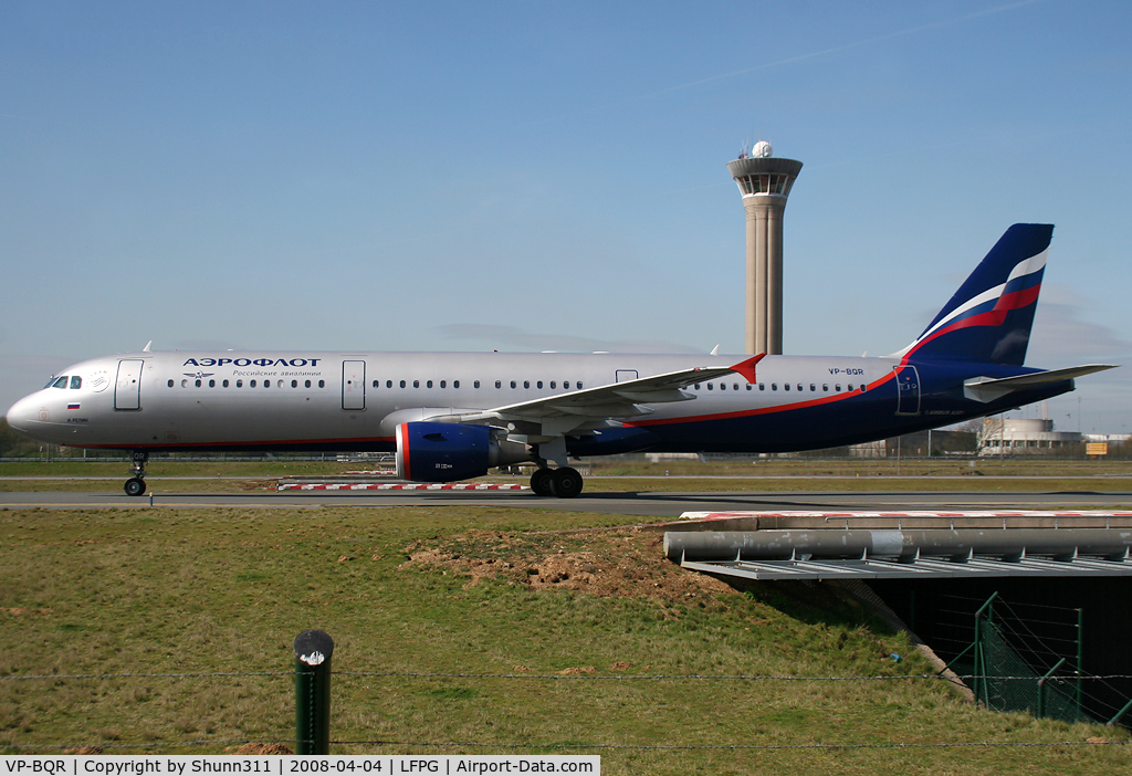 VP-BQR, 2006 Airbus A321-211 C/N 2903, Taxiing on parallels runways...