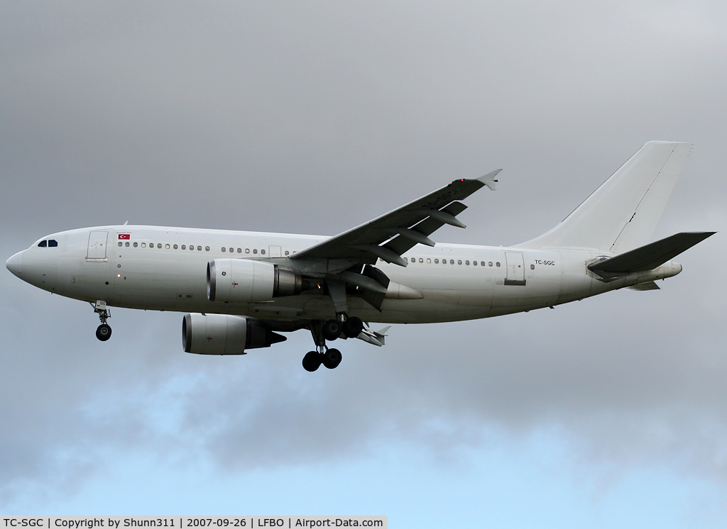 TC-SGC, 1989 Airbus A310-304 C/N 519, Landing rwy 32L and operated by Air Algerie on lease...