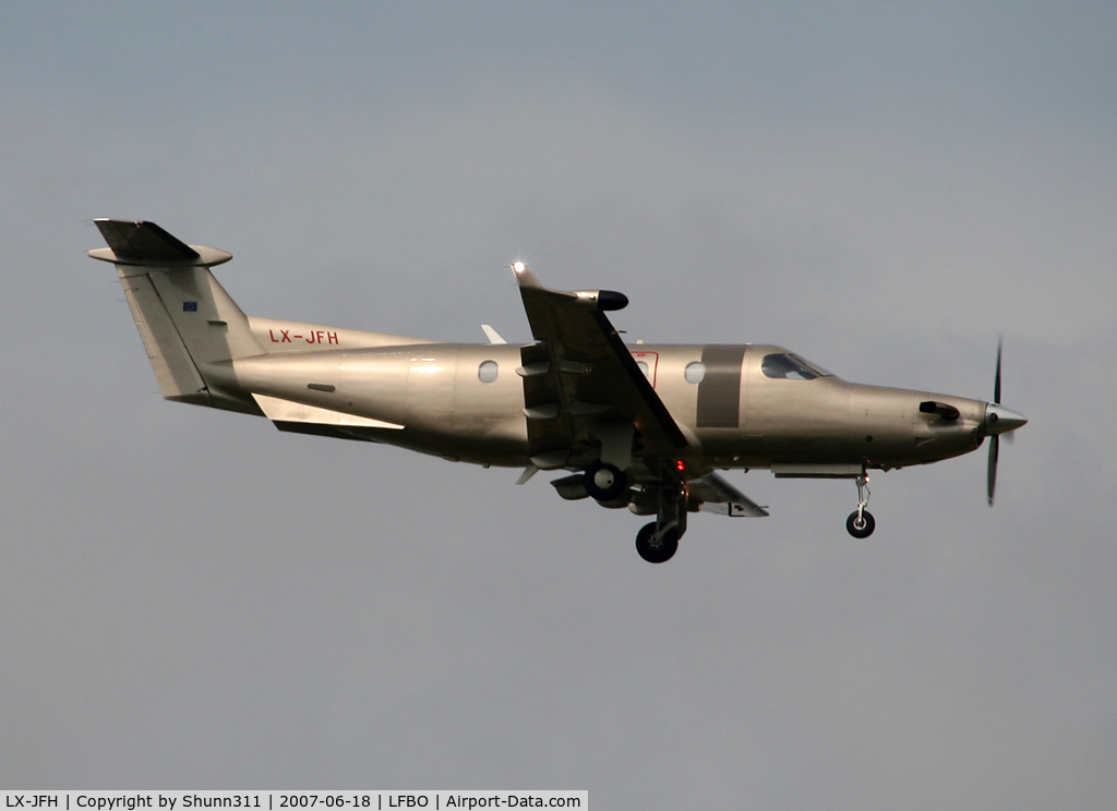 LX-JFH, 2003 Pilatus PC-12/45 C/N 522, Landing rwy 14L