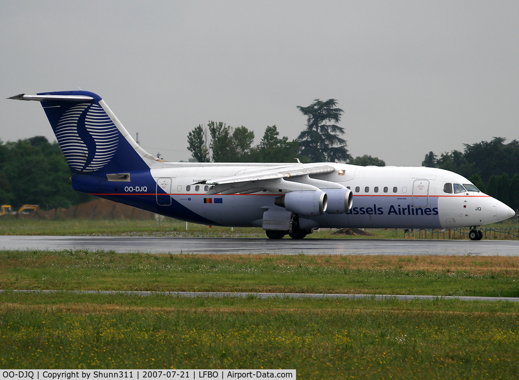 OO-DJQ, 1996 British Aerospace Avro 146-RJ85 C/N E.2289, Ready for take off rwy 32R