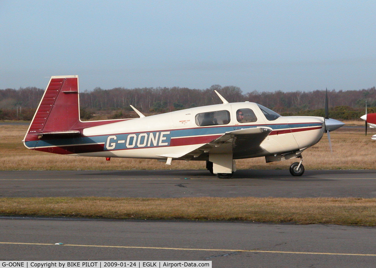 G-OONE, 1987 Mooney M20J 201 C/N 24-3039, TAXYING TO TERMINAL