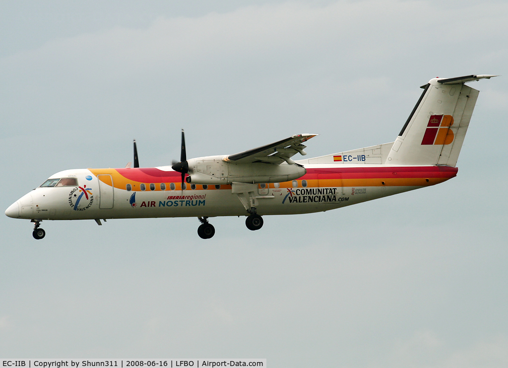 EC-IIB, 2002 De Havilland Canada DHC-8-315Q Dash 8 C/N 588, Landing rwy 14R