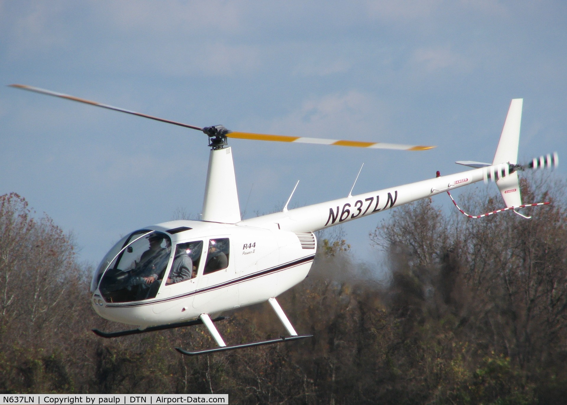 N637LN, 2007 Robinson R44 Raven II C/N 11637, Lifting off from Downtown Shreveport.