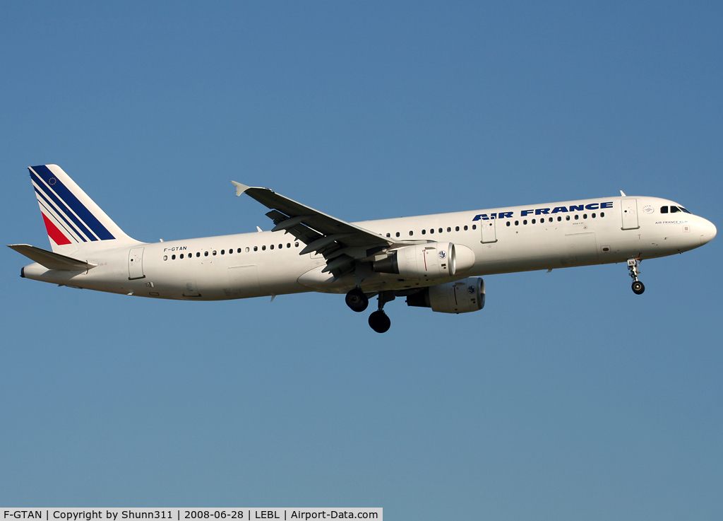 F-GTAN, 2007 Airbus A321-211 C/N 3051, Landing rwy 07R