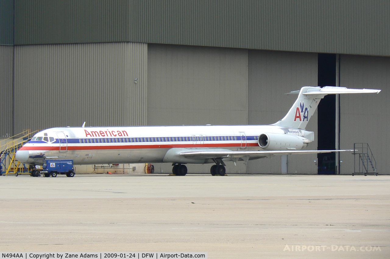 N494AA, 1989 McDonnell Douglas MD-82 (DC-9-82) C/N 49732, American Airlines MD-80 at DFW
